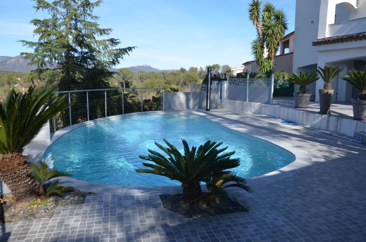 Belle Maison Avec Piscine Dans Les Hauteurs A Saint Raphael Экстерьер фото